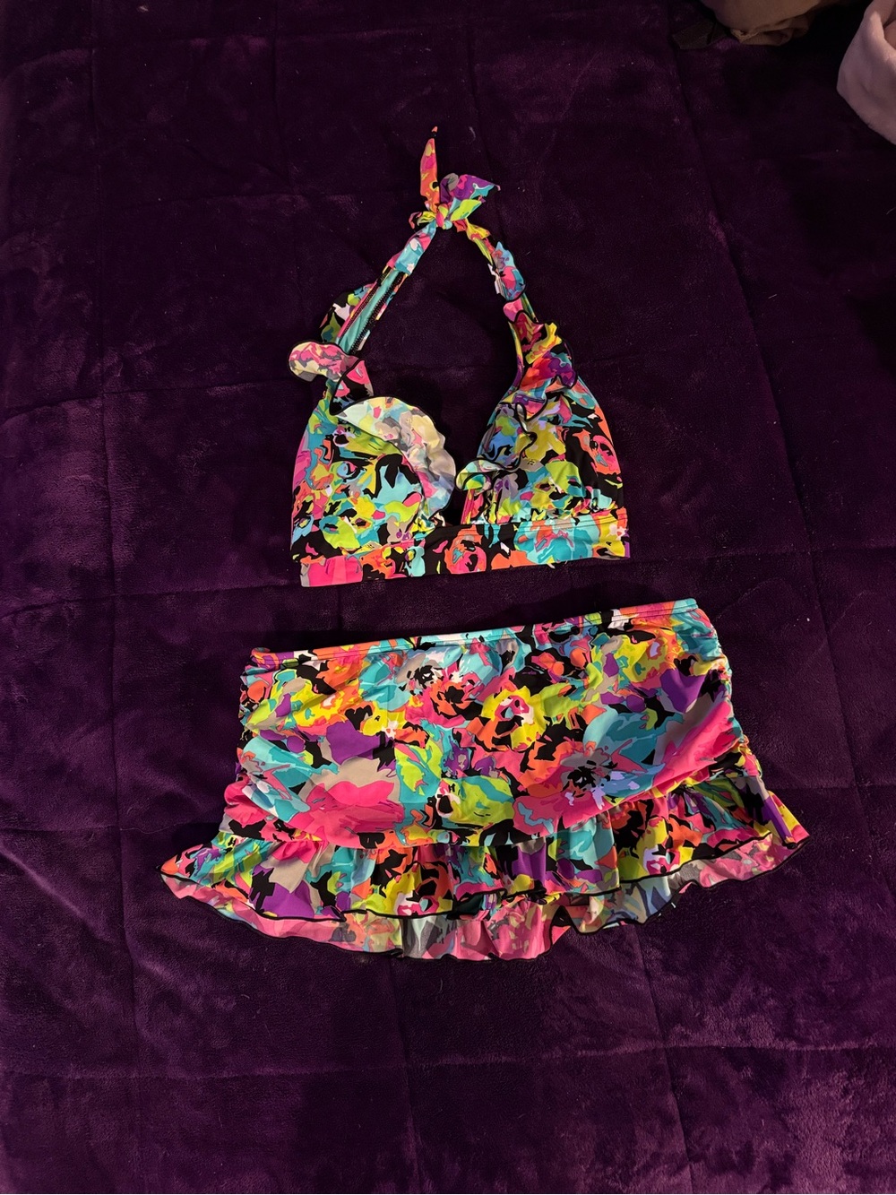 Kenneth Cole Reaction Teal Swimwear with Multicolor Trim